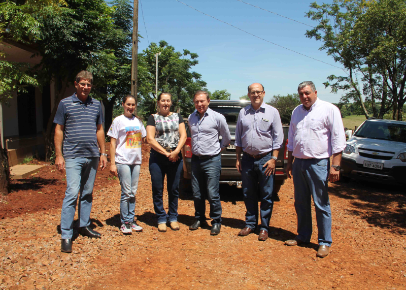 EXECUTIVO VISITA PRODUTORA DE LEITE DO MUNICÍPIO